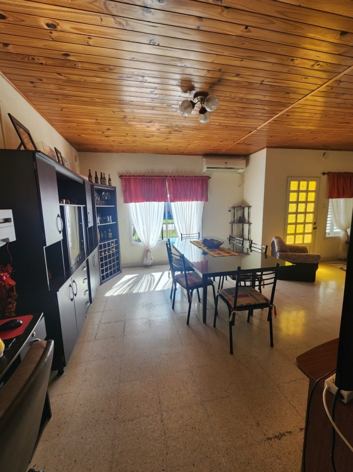 CASA a la venta en excelente ubicacion y barrio