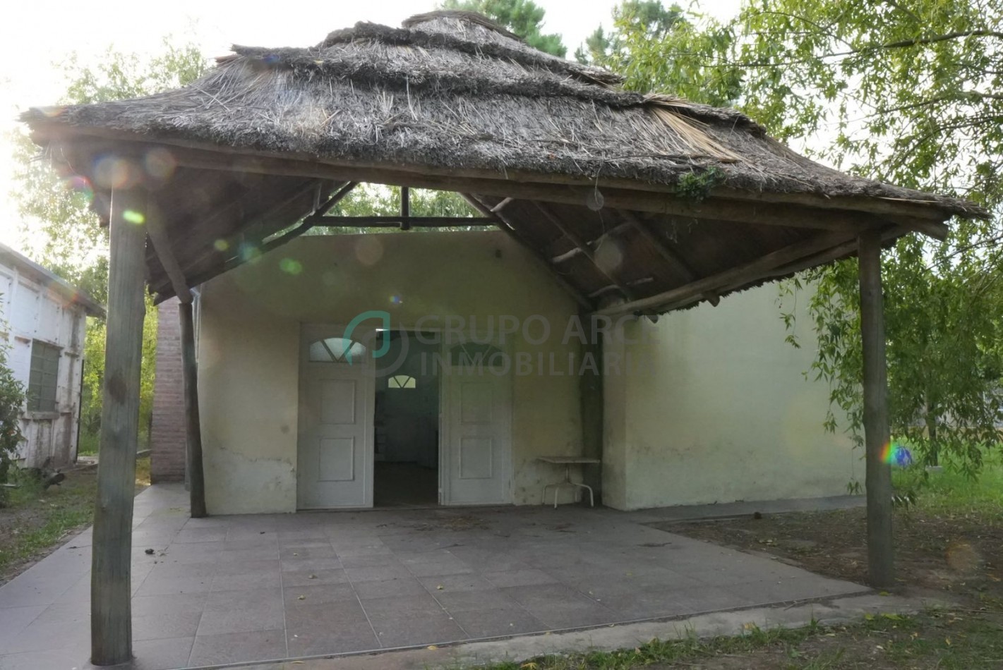 Casa con amplio terreno y quincho en Barrio Comipini - Arocena