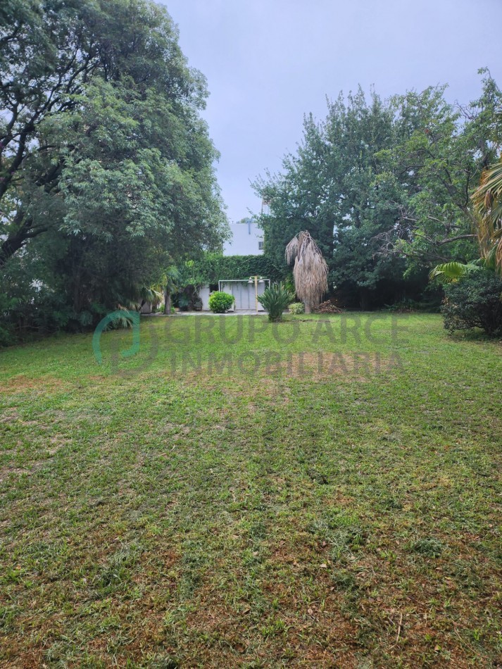 Importante Propiedad en Venta sobre Avenida Jorge Newbery y Avenida Republica | Parque de 1.200 m²
