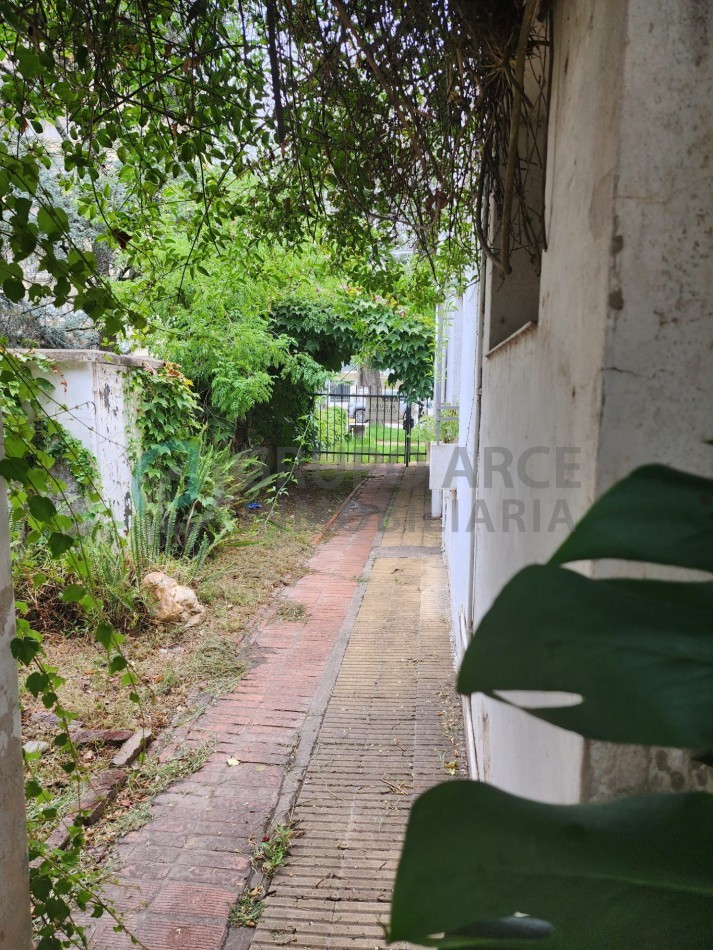 Importante Propiedad en Venta sobre Avenida Jorge Newbery y Avenida Republica | Parque de 1.200 m²